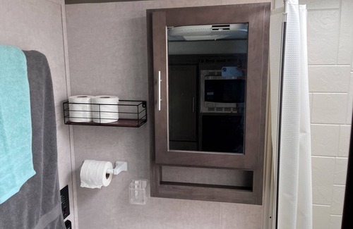 Spring Hill House | Luxury Retreat RV with AC&Heat