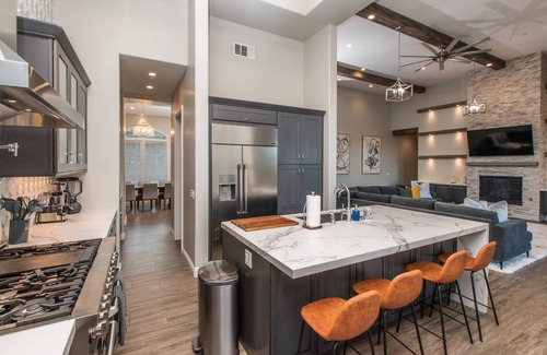 Escondido House | Luxury Retreat w/Views: Putting Green/Game Room/Infinity Pool & More!