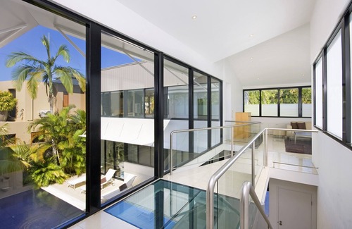 Noosa Heads House | Luxury Retreat with Private Beach & Jetty