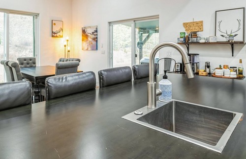 Missoula Cabin | Luxury Riverfront Retreat on Montana's Iconic Blackfoot River with Hot Tub
