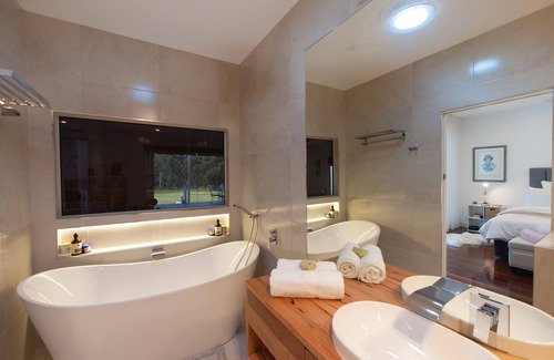 Moama House | Luxury Riverfront Retreat