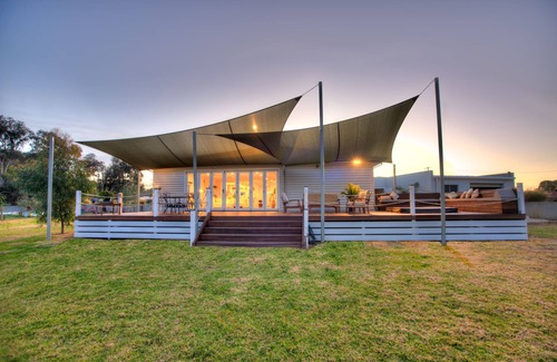 Moama House | Luxury Riverfront Retreat