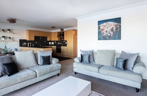 Inverness Apartment | Luxury Riverside Apartment - Sleeps 8