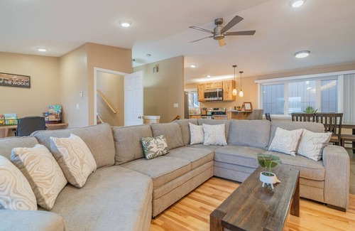 College House | Luxury Riverside Chena River House North Suite with Hot Tub