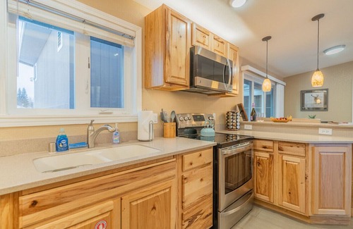 College House | Luxury Riverside Chena River House North Suite with Hot Tub