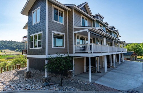 Pagosa Springs House | Luxury Riverwalk Townhome Overlooking The River, Hot Tub, A/C, Close To Town.