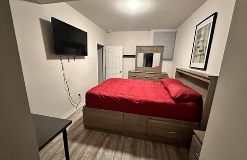 Brampton House | Luxury ROOM rental in BSMT apartment