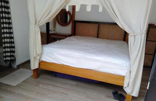 Gresik House | Luxury Room with Pool at Vila Raima