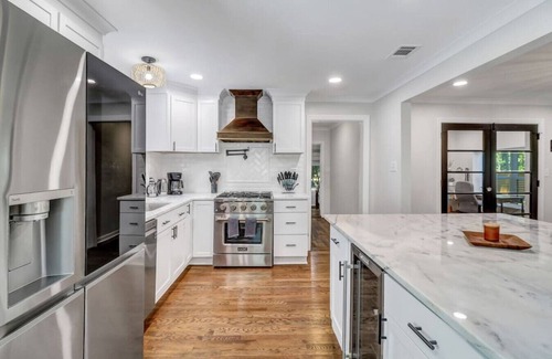 Savannah House | Luxury Savannah Retreat (Heated Pool+Pet Friendly)