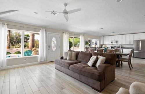 Southwest Village House | Luxury Scottsdale Home, walk to Old Townn