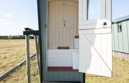 Huntingdon House | Luxury shepherd's hut - sleeps 2 adults 2 children. Access to hot tub & sauna.
