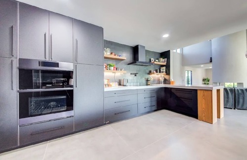 Siesta Key House | Luxury Siesta Key Wellness Retreat. 5-10 min walk to Siesta Beach and Village