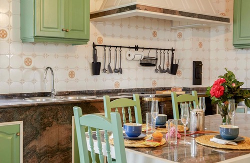 Padron House | LUXURY SINGULAR VILLA ROSA
