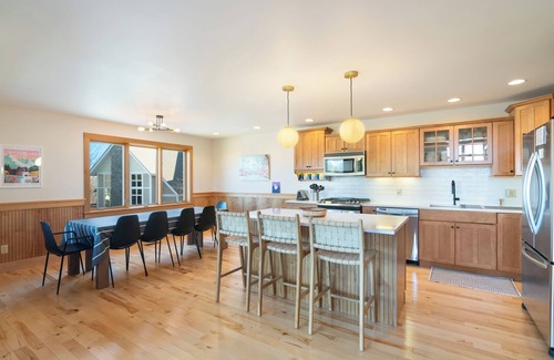 Wilmington House | Luxury Ski House minutes from Mount Snow - 2 living areas + Pet friendly!