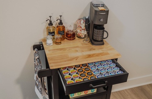Deep Ellum Apartment | Luxury Skyline Escape/Sauna/King Bed/DT View