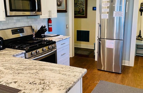 Lawton House | Luxury! Sleeps 8 adults&2babies +HotTub +grill/firepit