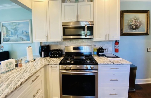 Lawton House | Luxury! Sleeps 8 adults&2babies +HotTub +grill/firepit