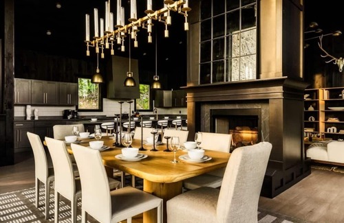 Gatlinburg - Pigeon Forge Cabin | Luxury Smokies Retreat/Theatre/Pool/Hot tub