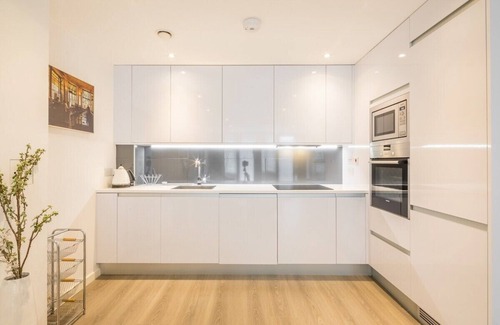 Cambridge Condo | Luxury Station 1 Bed Flat With Underground Parking