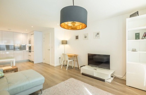 Cambridge Condo | Luxury Station 1 Bed Flat With Underground Parking