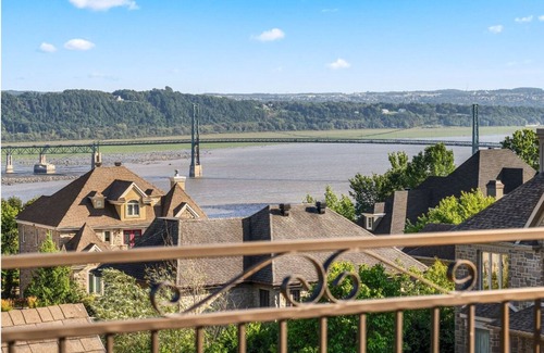 Boischatel House | Luxury Stay with Epic Views – Prime Location Near Old Quebec n Montmorency Falls