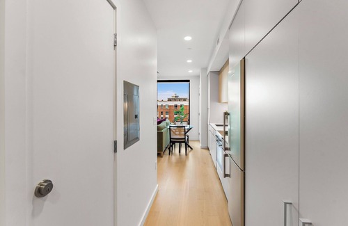 D Street - West Broadway Apartment | Luxury Studio Next to Broadway 1313