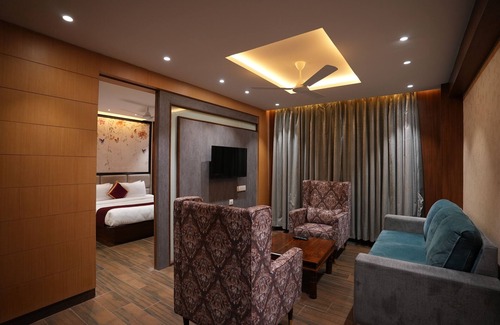Vijayawada Apartment | Luxury Suite Room— 5 min from the Ce!
