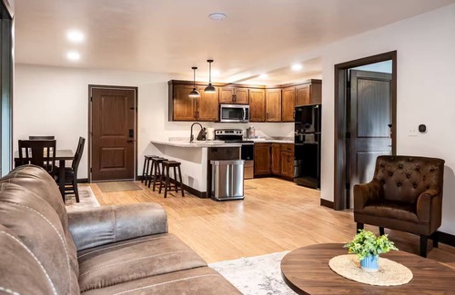 Brillion Apartment | Luxury Suites #3