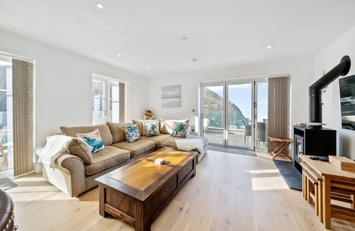 Lynmouth Apartment | Luxury, three bedroom holiday apartment sleeping up to six in Lynmouth, enjoying sea views.