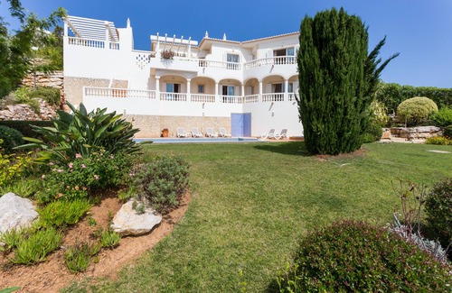 Budens Villa | Luxury three-bedroom villa with large pool and stunning view