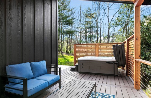 Skyland House | Luxury Tiny House Hideaway Near Downtown