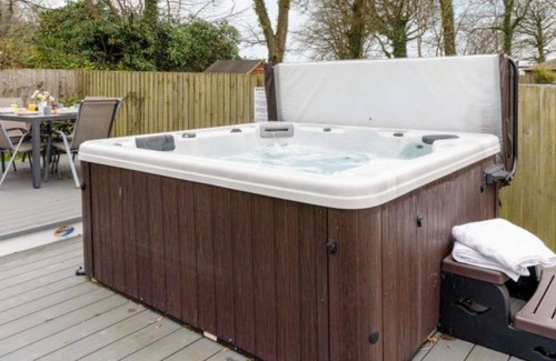 Roch Cottage | Luxury traditional Pembrokeshire stone cottage with Hot Tub and log burner.