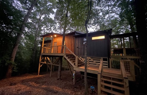 Morganton House | Luxury Treehouse in Blue Ridge, 2 bedrooms w/king beds, hot tub. Pet Friendly!