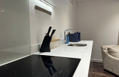Basingstoke Apartment | Luxury Urban Retreat in Basingstoke, by Edensn