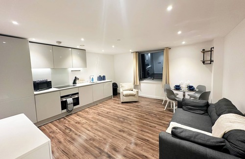 Basingstoke Apartment | Luxury Urban Retreat in Basingstoke, by Edensn