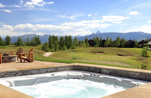 Driggs House | Luxury View Lodge on Signature 8th Hole by the tributary