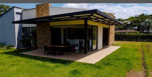 Jamundi Villa | Luxury Villa 15 min Cali - Private Pool