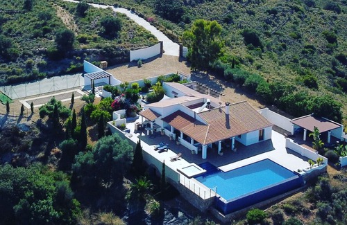 Bedar Villa | Luxury villa 5 bed 3 bath inc separate annex infinity pool/hot tub, games area.