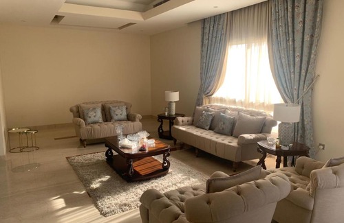 Doha Villa | Luxury Villa (Close to everything)