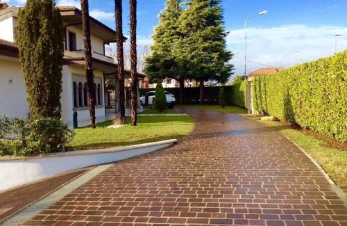 Dalmine Villa | Luxury Villa Eleganza with pool, SPA, hot tub, huge dayroom, garden, barbecue