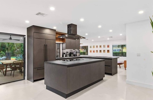 Davie House | Luxury Villa Heated Pool +Pickleball/BKB/Soccer CT