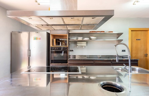 Vila-Seca Villa | Luxury Villa in Cambrils with Pool, Padel, soccer, Wi-Fi and More!