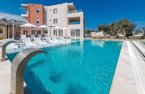 Gerani Villa | Luxury Villa Oasis, 11 bedrooms, Private Heated Pool & Jacuzzi