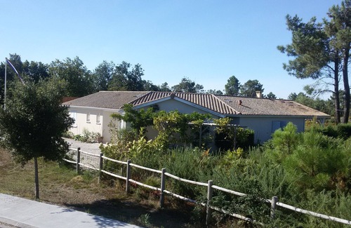 Hourtin Villa | Luxury villa on the lake, next to the forest and close to the beach.