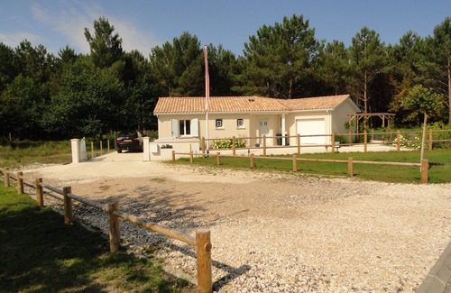Hourtin Villa | Luxury villa on the lake, next to the forest and close to the beach.