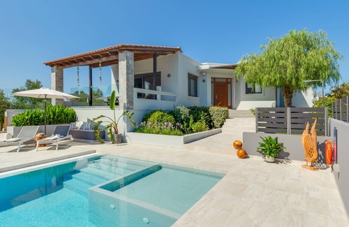 Pitharion Villa | Luxury villa | private heated pool, games for kids