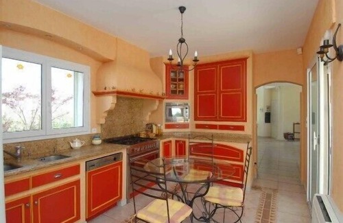Vendemian Villa | Luxury Villa private heated pool Pets welcom