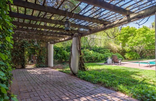 Crescent Park House | Luxury Villa w/Pool Palo Alto Silicon Valley, Downtown, King Bed