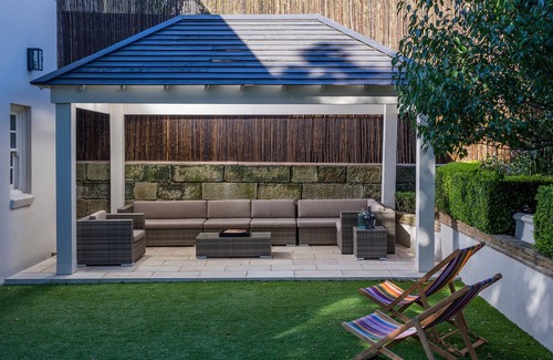 Bellevue Hill House | Luxury Villas Kambala (With Car Parking)