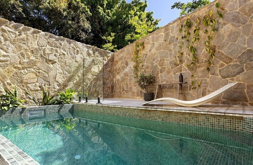 Bellevue Hill Apartment | Luxury Villas The Paloma Luxe (Walk to the beach)